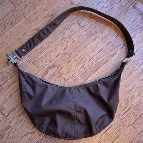 GAP Nylon crescent Bag Crossbody Shoulder Chocolate Brown - Picture 2 of 12